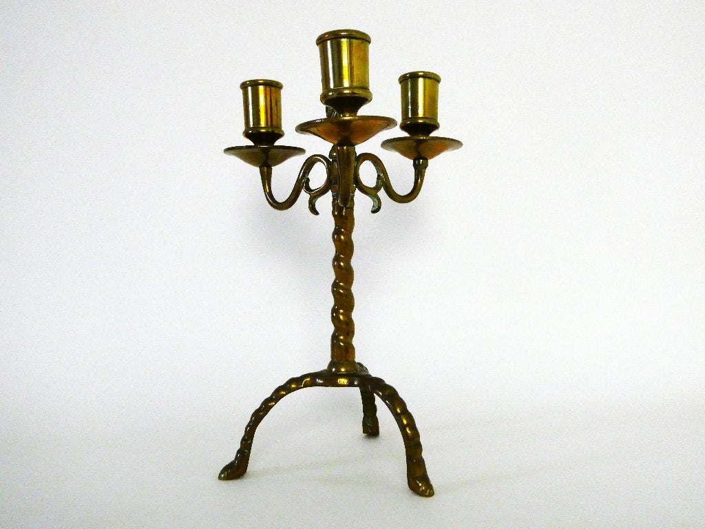 3 Armige antieke massieve messing kandelaar met pijnappel, Ophalen of Verzenden, Koper of Brons