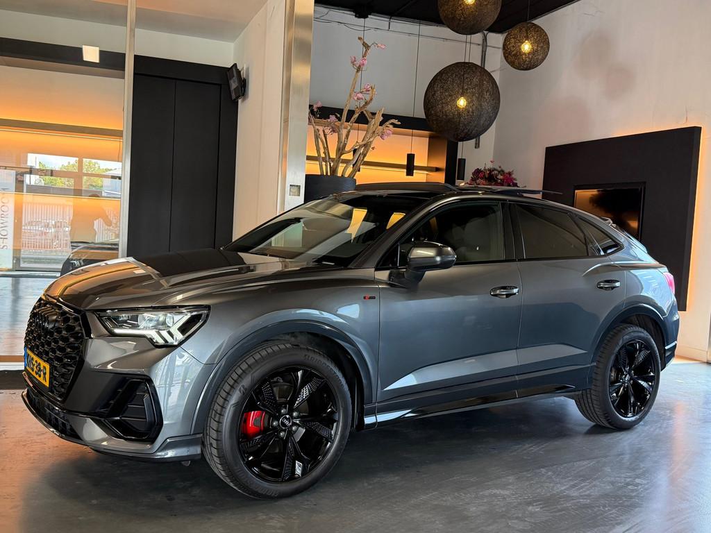 Audi Q3 Sportback 35 TFSI 3X S line Edition Panorama Sfeerve, Auto's, 15 km/l, Zwart, 4 cilinders, 150 pk
