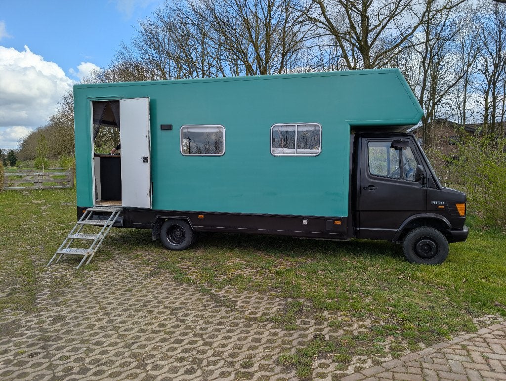 Off grid Mercedes 410D camper in top conditie, Caravans en Kamperen, Campers, Gaslek-detector, Buscamper of Camperbus, Tot en met 2