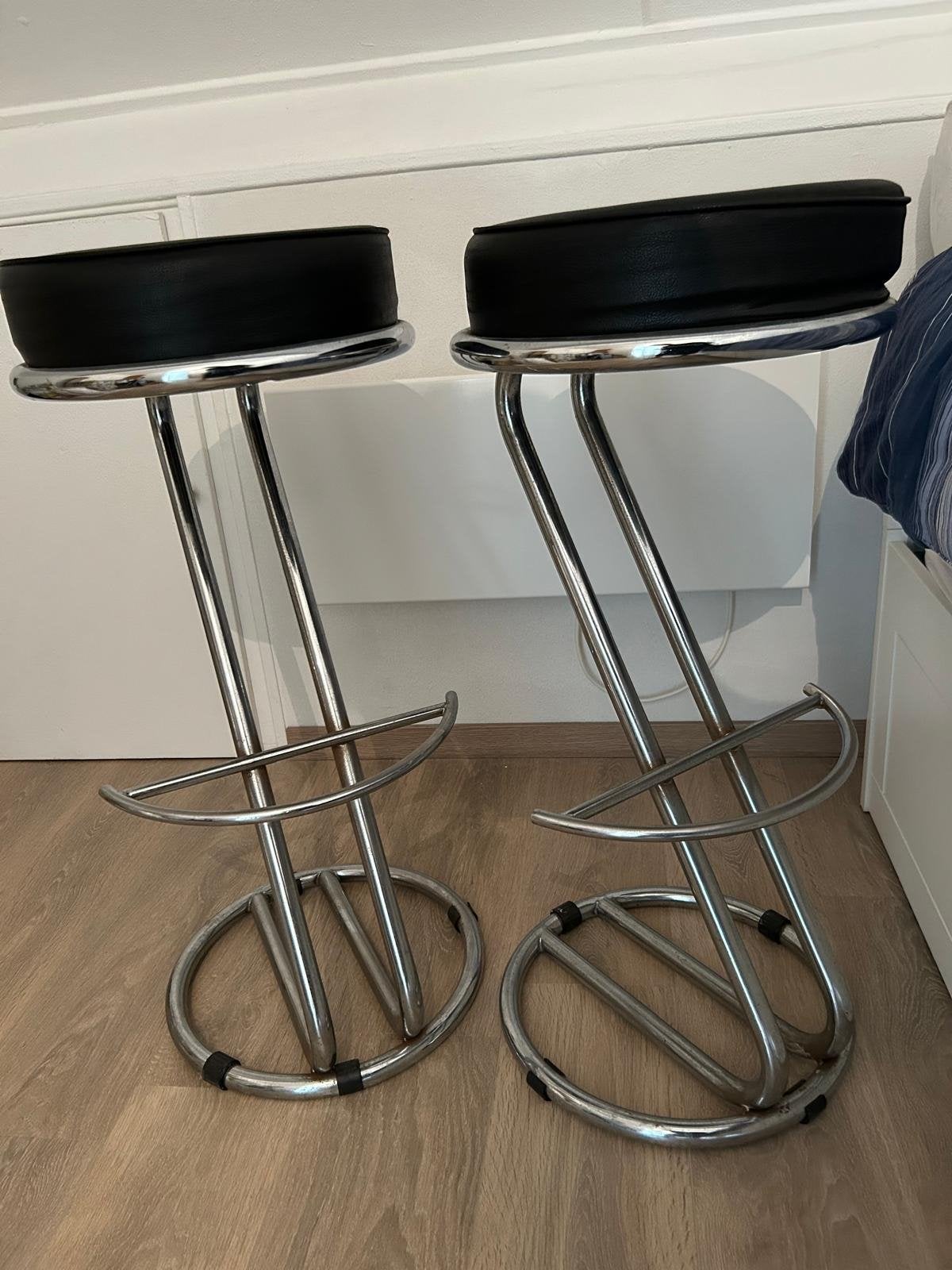 Set van 3 vintage barkrukken met zwart kunstleren zitting, Ophalen, Gebruikt, Met voetsteun, 60 tot 90 cm