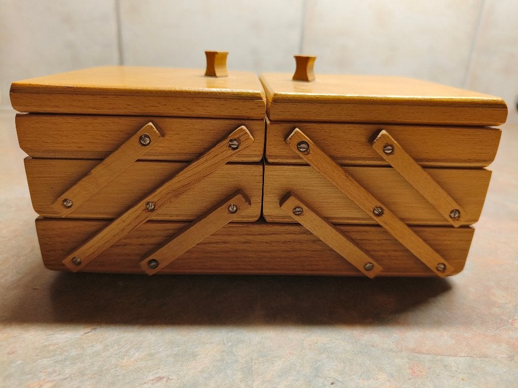 Vintage Houten Harmonica Naaikist/Sieradendoos (USSR, 1980), Ophalen of Verzenden