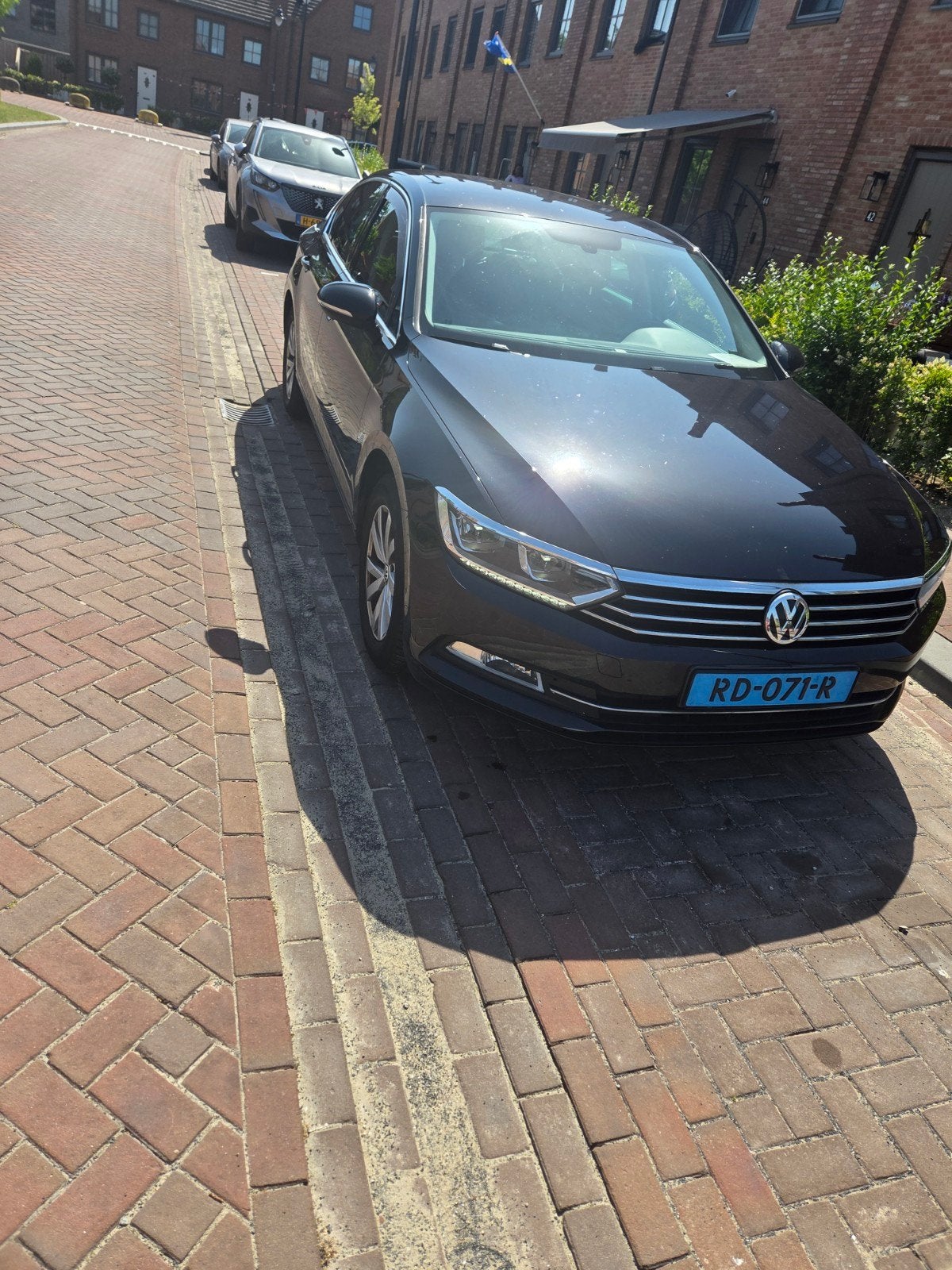 Volkswagen Passat 1.4 TSI  Automaat taxi klaar, 125 pk, 4 cilinders, Zwart, Origineel Nederlands