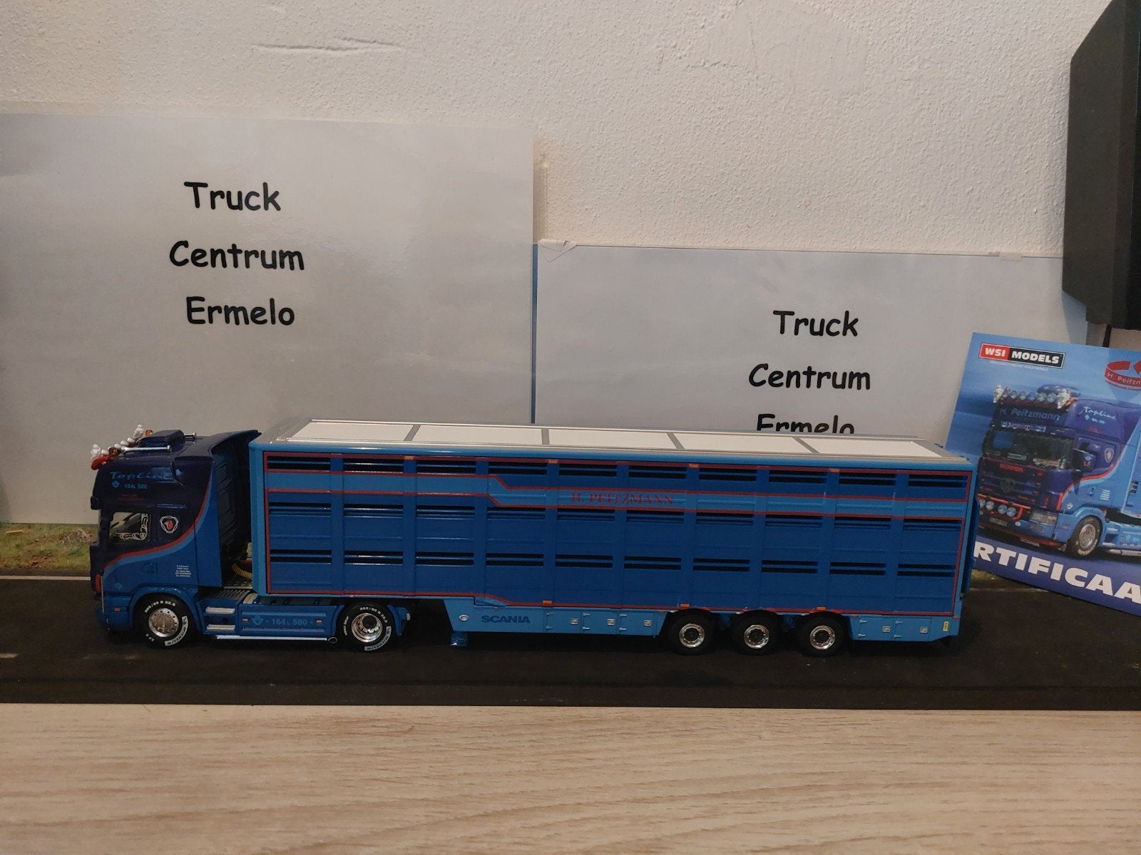 H. Peitzman.
Scania R 4 Topline 4x2 met veetrailer
Verzendin, Ophalen of Verzenden, Nieuw, Bus of Vrachtwagen, Wsi