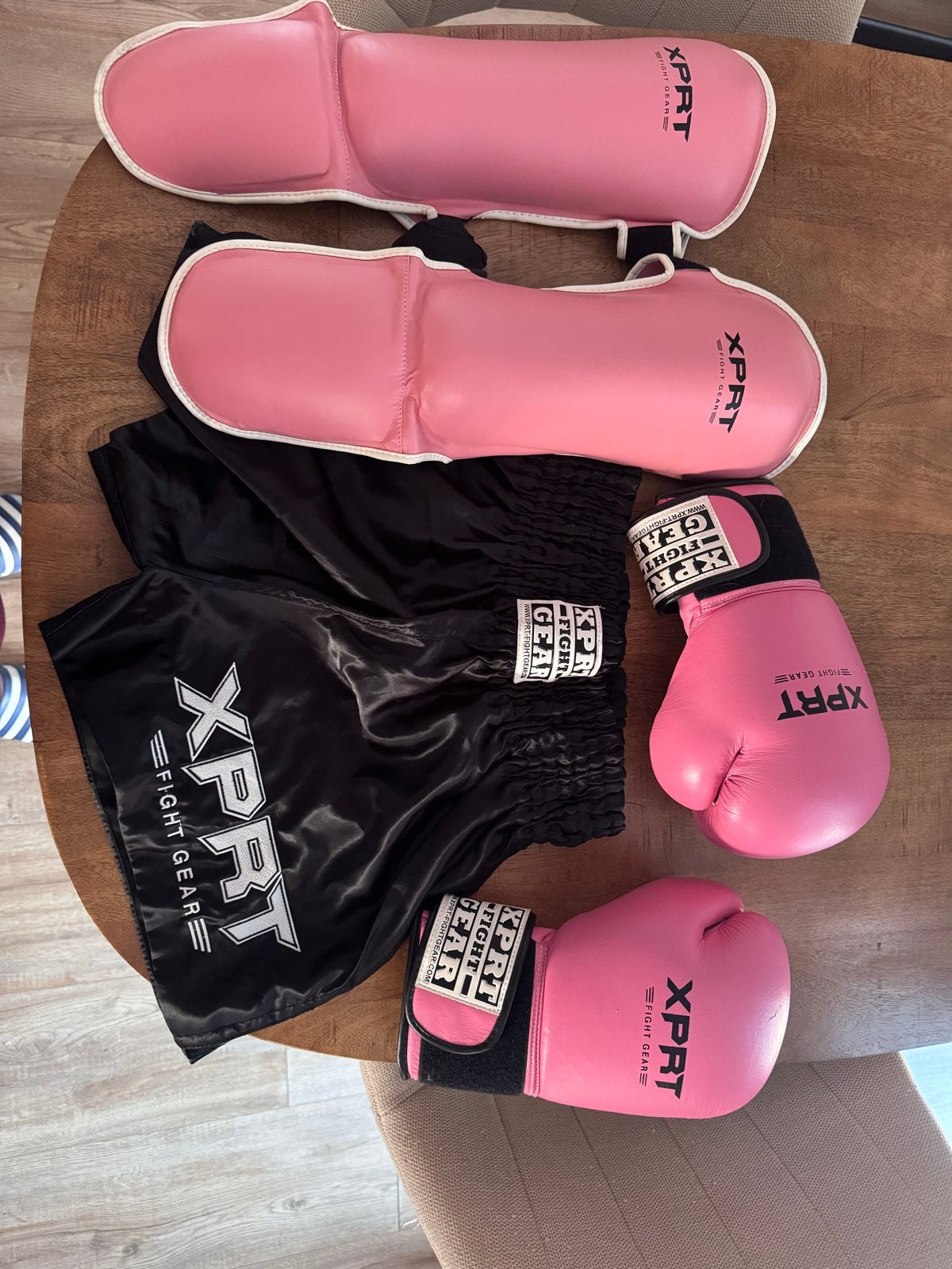 XPRT Fight Gear Set: Bokshandschoenen, Scheenbeschermers, Br, Sport en Fitness, Overige, Vechtsportbescherming, Zo goed als nieuw