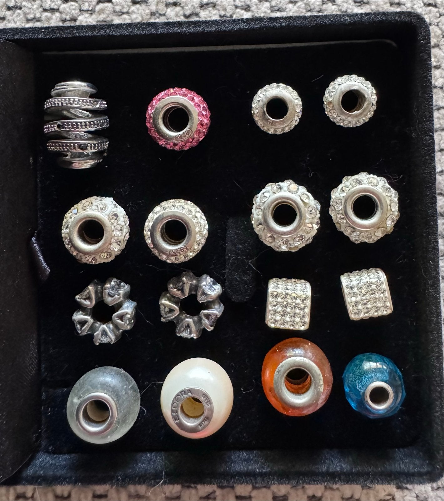 16 bedels, 5 sets van 2, overwegend zilverkleurig, Sieraden, Tassen en Uiterlijk, Overige merken, Overige materialen, Gebruikt