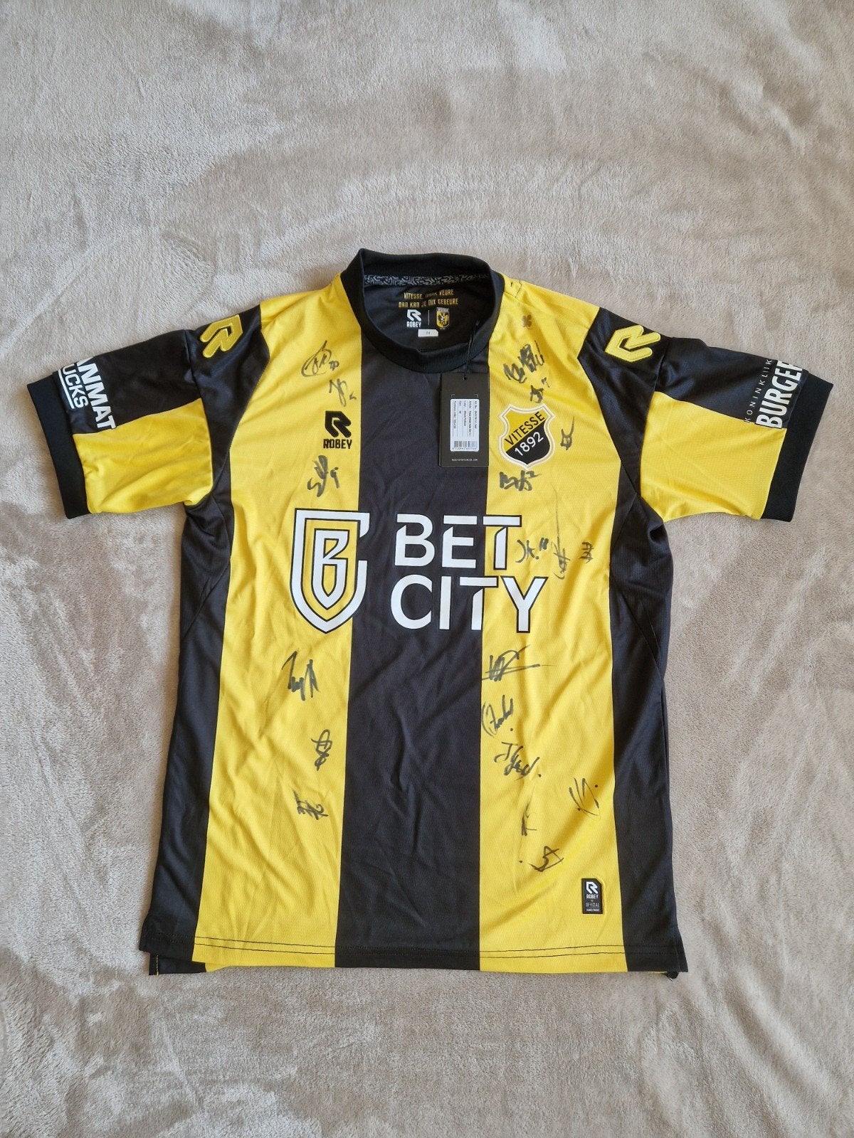 Vitesse 24/25 team gesigneerd shirt - Collectorsitem!, Ophalen, Zo goed als nieuw, Vitesse, Shirt