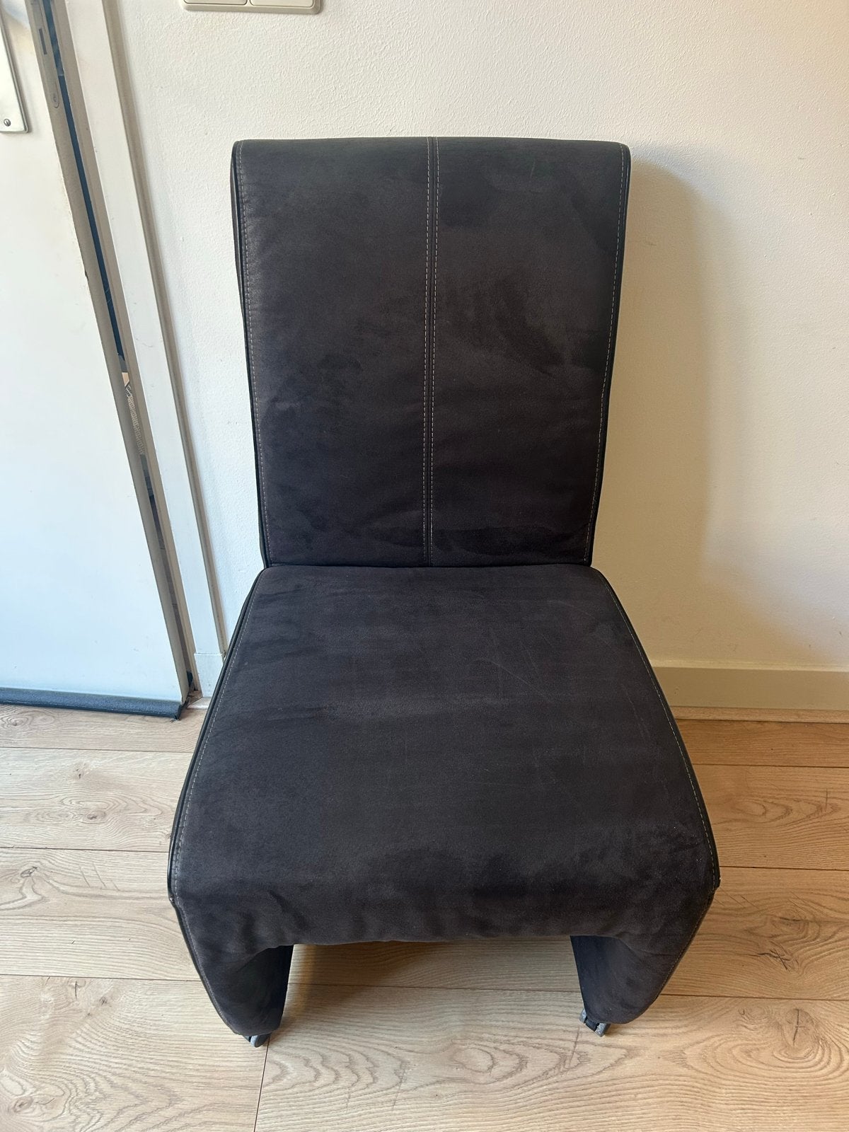 Set van 4 zwarte Leader stoelen met wieltjes, Huis en Inrichting, Stoelen, Ophalen, Gebruikt, Zwart, Vier