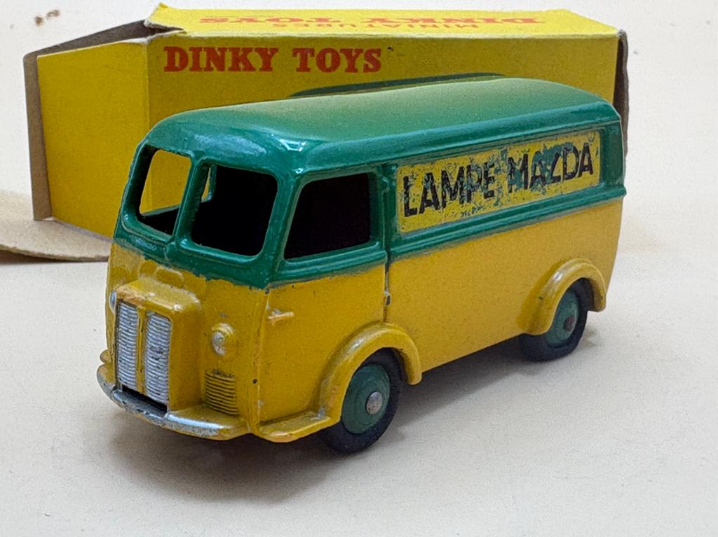 Peugeot D3a Fourgon Tolé 1:43 Dinky Toys Meccano France, Ophalen of Verzenden, Gebruikt, Auto, Dinky Toys