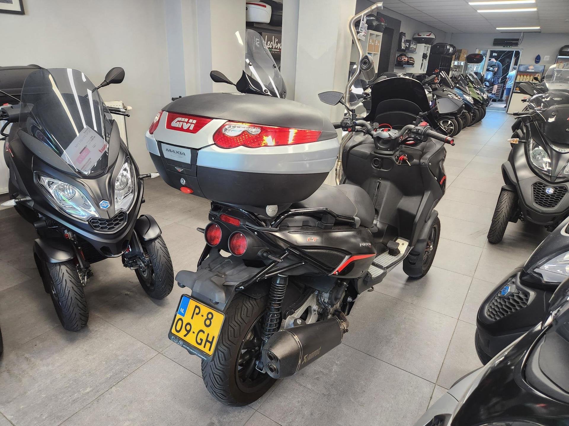 Gilera Fuoco 500 IE LT AKRAPOVIC BLACK on BLACK, Motoren, Overig, Gilera, Mauritslaan, 110
6161HZ  GELEEN, NL, Info@motorstorelimburg.nl