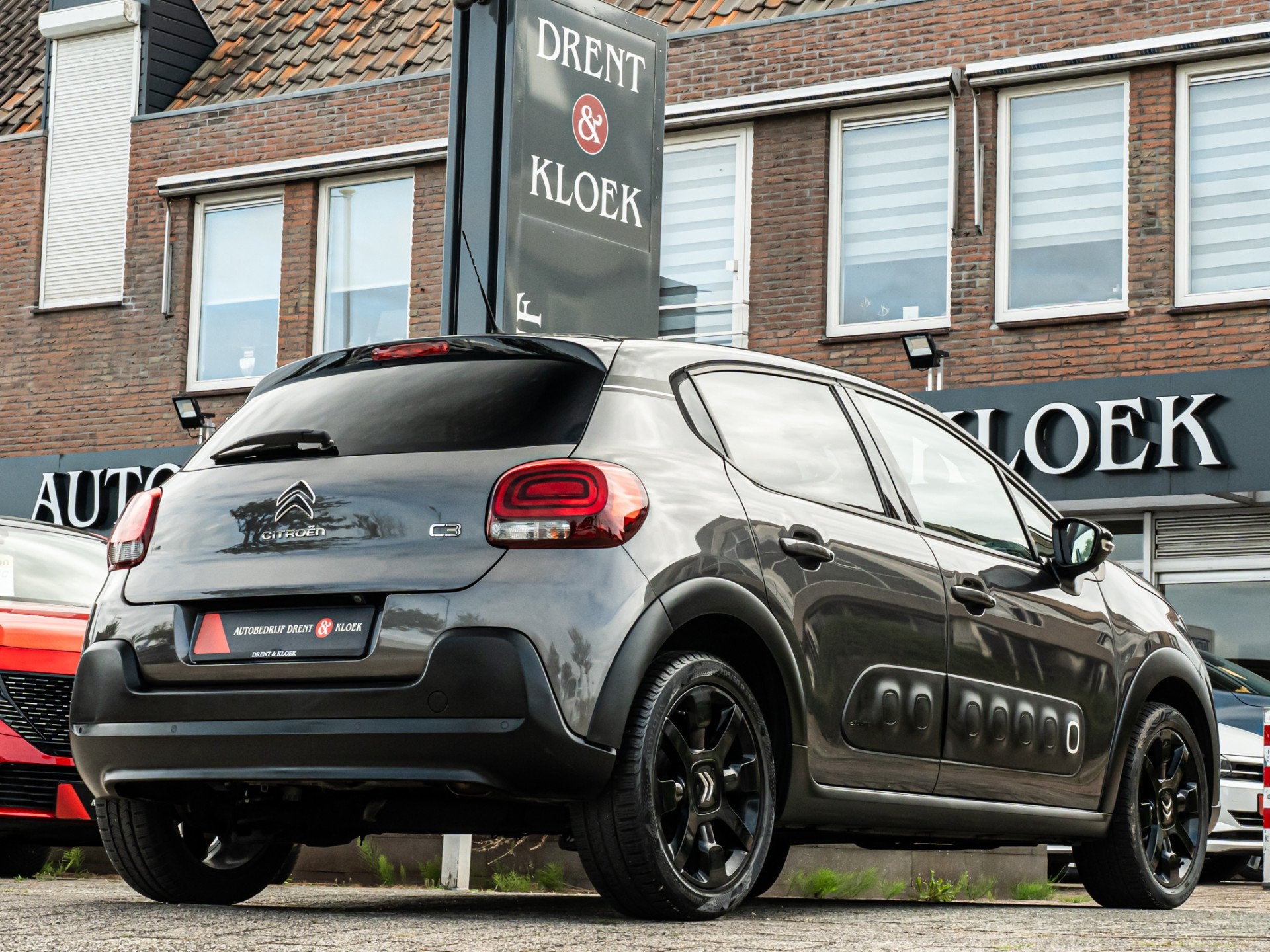 Citroën C3 1.2 PureTech Shine ORG NL CAMERA CRUISE 17 INCH, Euro 6, 1199 cc, 82 pk, 450 kg