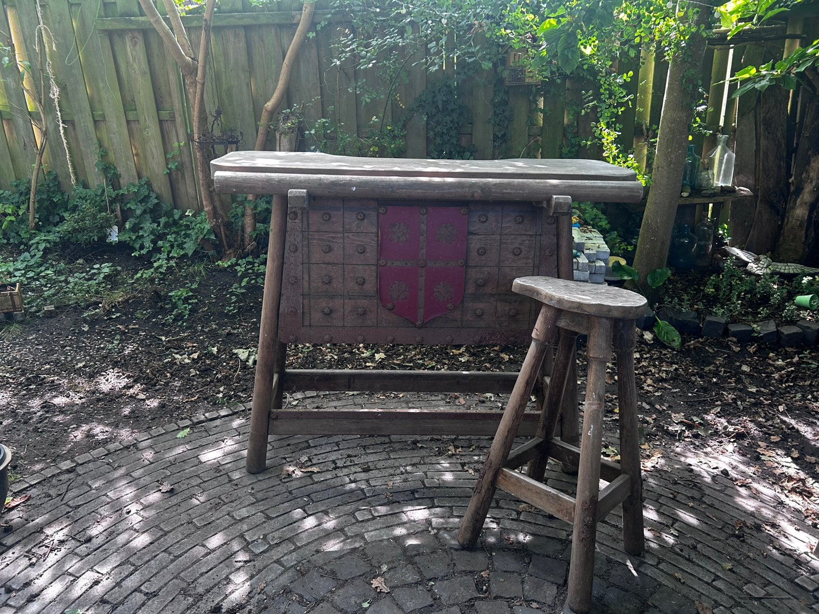 Bijzondere houten bar met barkrukken fantasy style, Huis en Inrichting, Ophalen, Gebruikt, Inclusief barstoelen