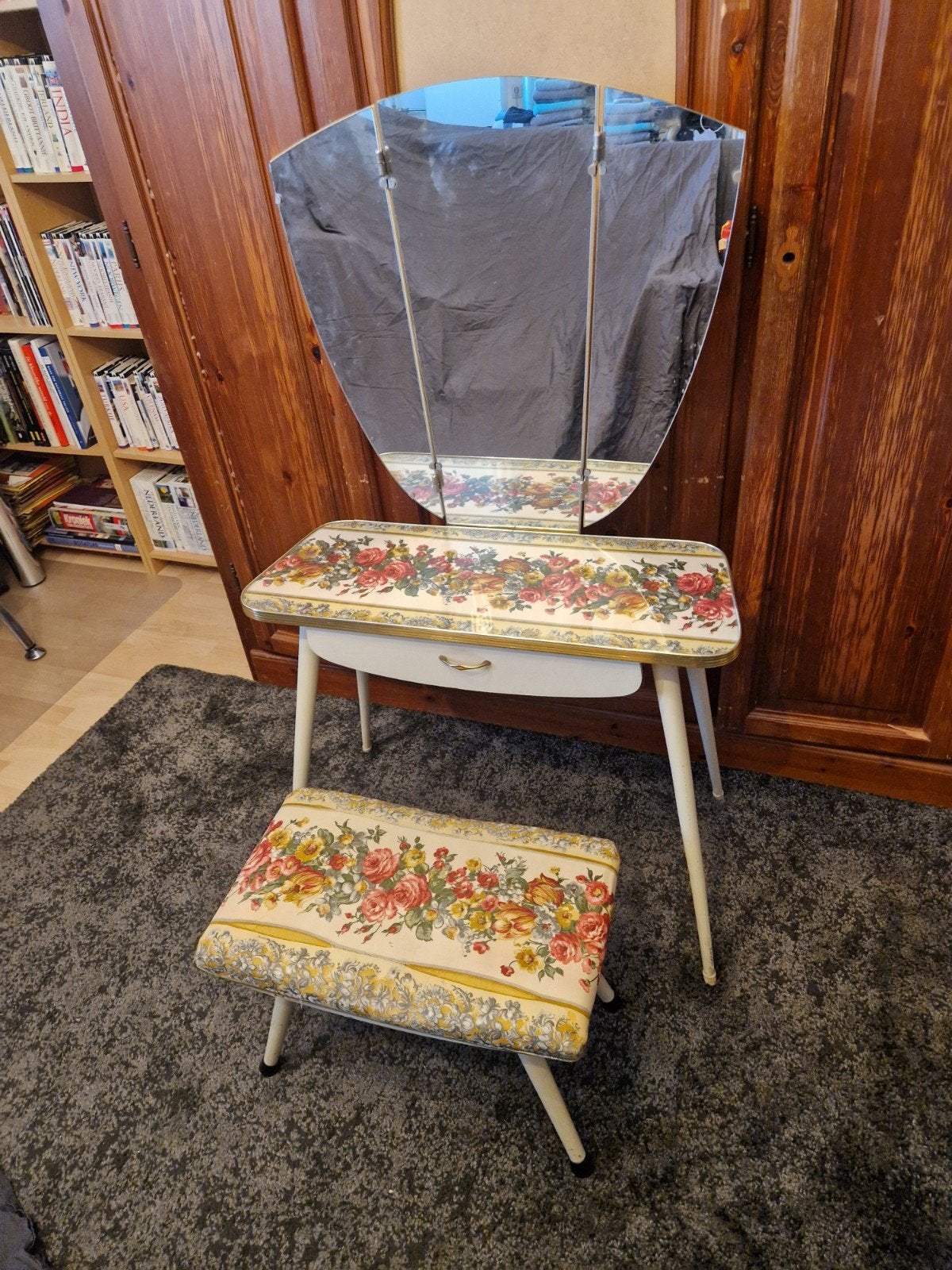 Vintage jaren 60 Kaptafel met Krukje en Spiegel - Bloemenpri, Huis en Inrichting, Tafels | Kaptafels, Ophalen, Vintage, Retro, Bloemenprint
