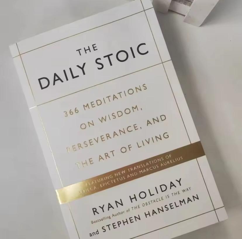 The Daily Stoic - Ryan Holiday, Ophalen of Verzenden, Zo goed als nieuw, Praktische filosofie