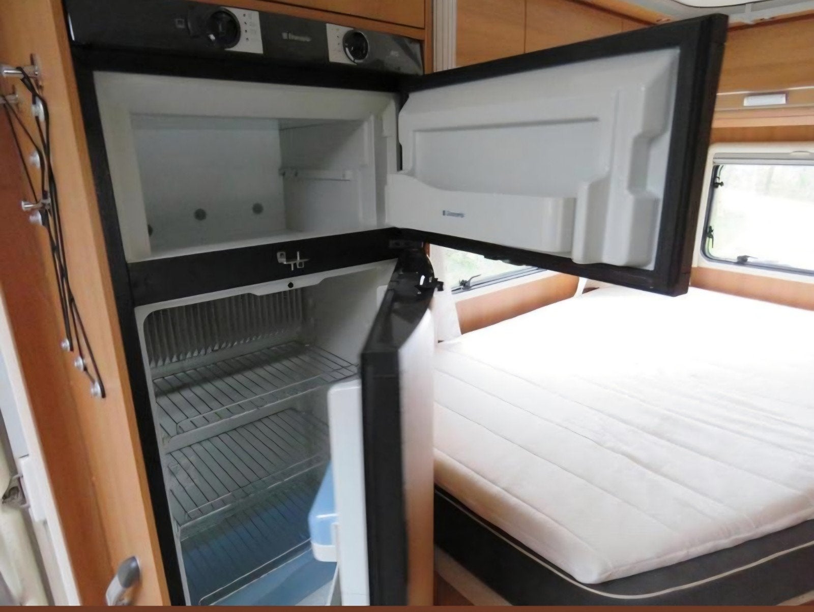 Foto 9 van Dethleffs Globedrome T6501B Half-integraal Camper 160PK!