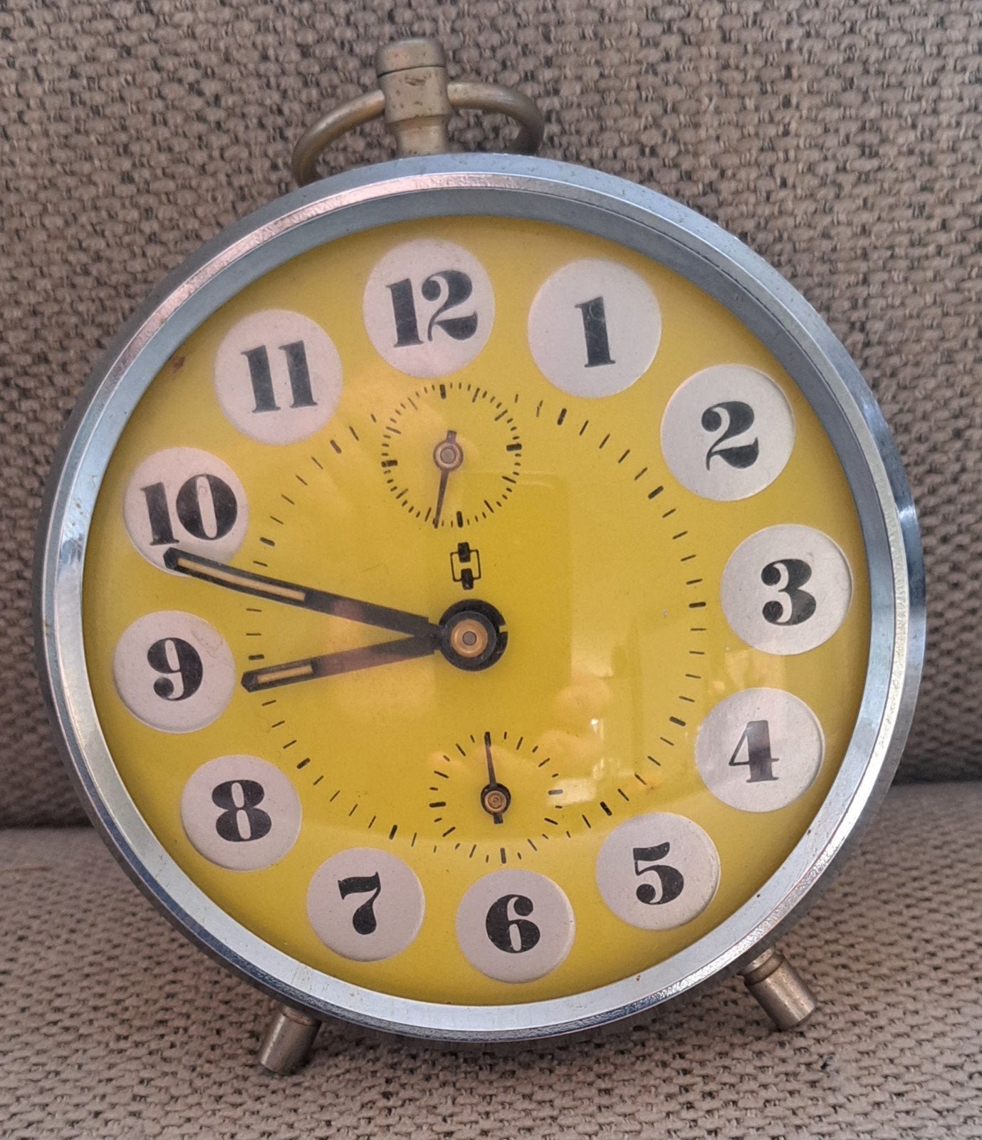 Vintage Retro Wekker met Geel Uurwerk, Ophalen of Verzenden