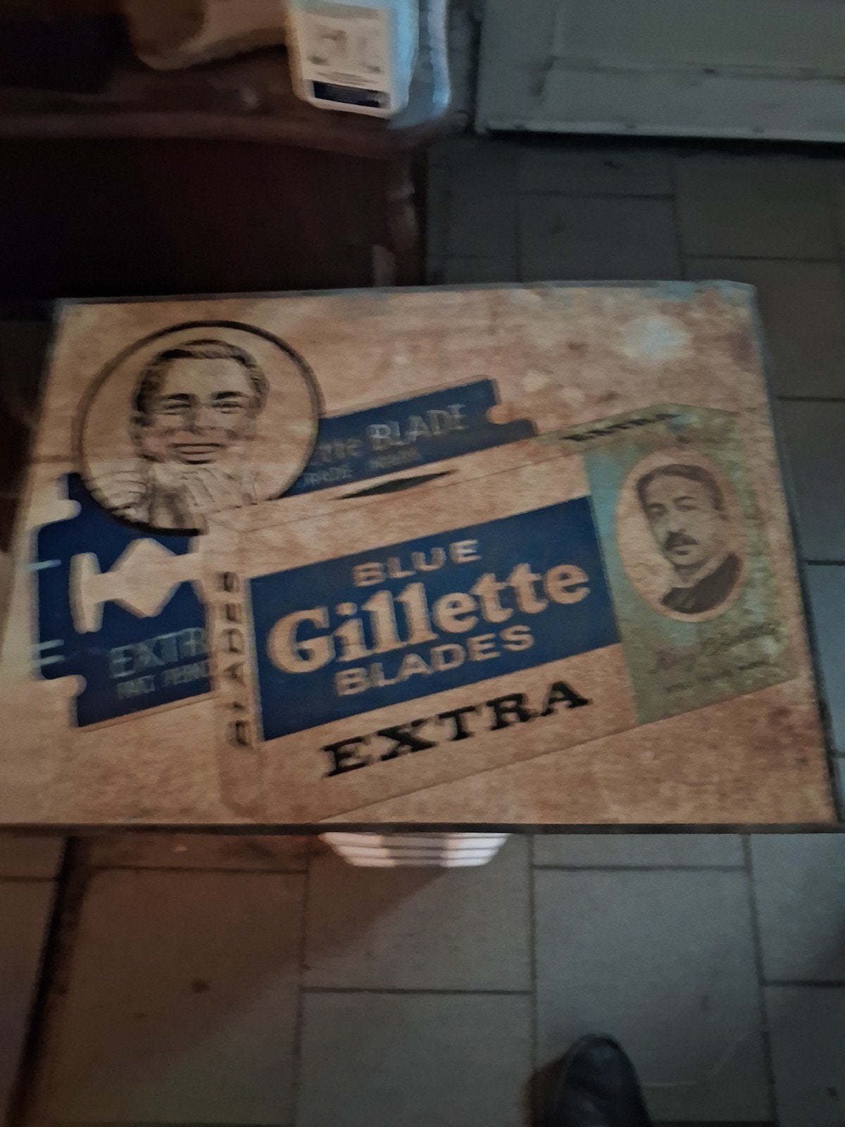 50 bij 38 cm blikken Gillette reclame blik antiek zeldzaam, Verzamelen, Merken en Reclamevoorwerpen, Verzenden, Gebruikt, Reclamebord
