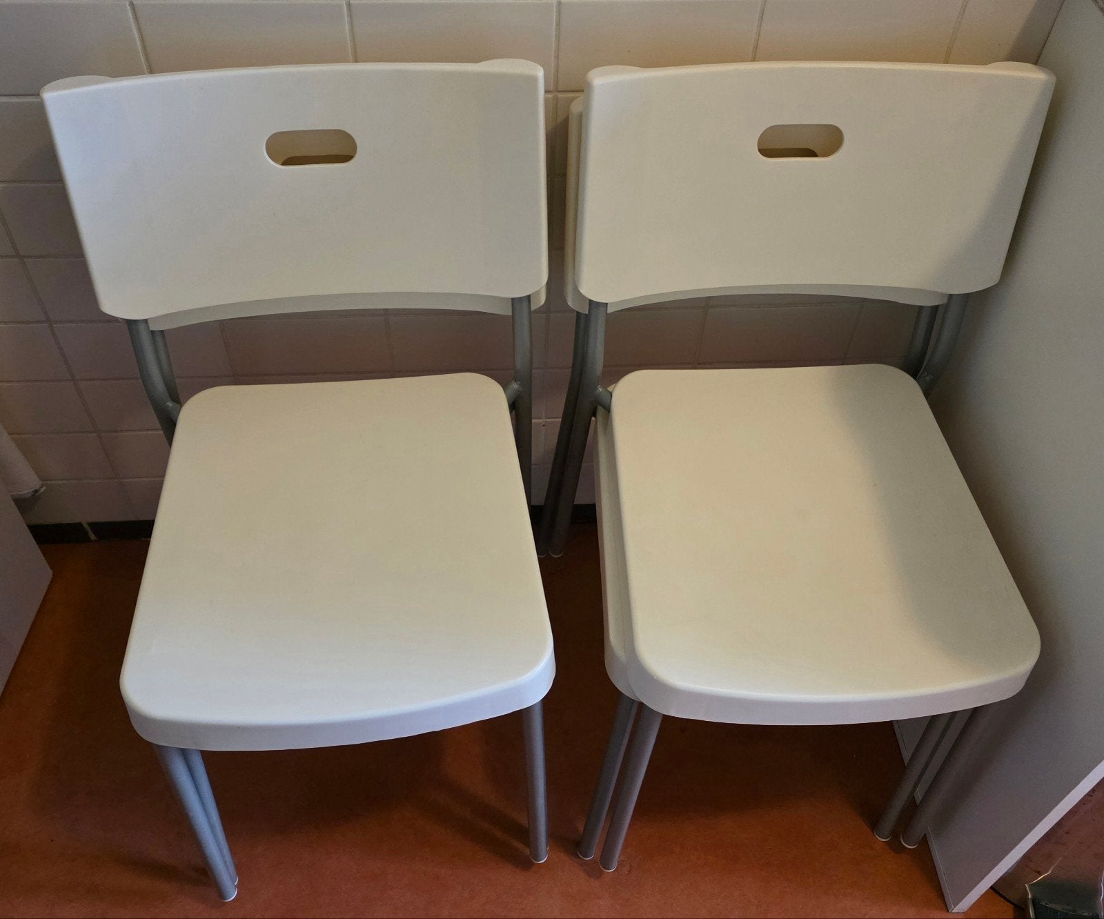 Set 4 Witte Herman Stoelen Stapelbaar & In Zeer Goede Staat, Huis en Inrichting, Ophalen, Wit, Modern en Minimalistisch, Zo goed als nieuw
