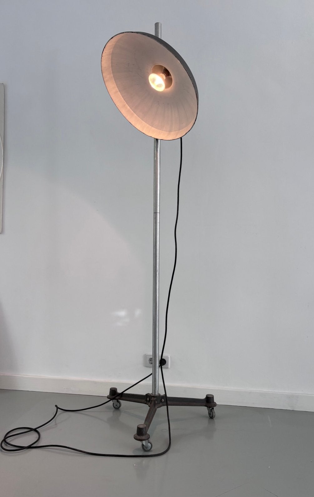 Vintage Franse studiolamp, vóór 1968. Bijzondere blikvanger!, Ophalen, Gebruikt, Vintage. Jaren '40-'60, 200 cm of meer
