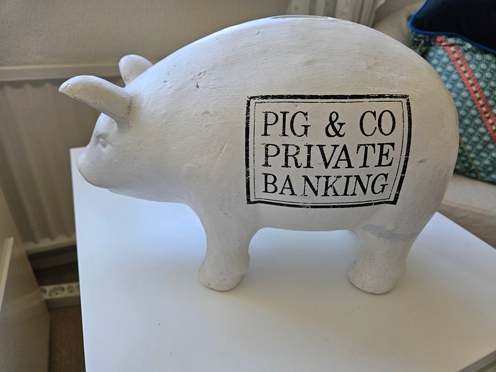 Riviera Maison Spaarpot Varken - Pig & Co Private Banking, Ophalen of Verzenden, Zo goed als nieuw, Steen, Aardewerk of Keramiek