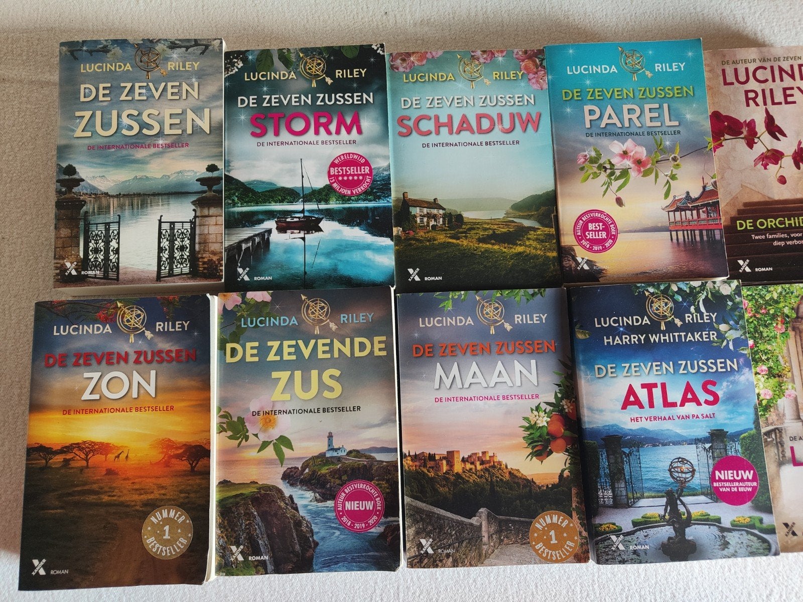 Complete serie de zeven zussen en 3 andere van Lucinda Riley, Boeken, Ophalen of Verzenden, Gelezen