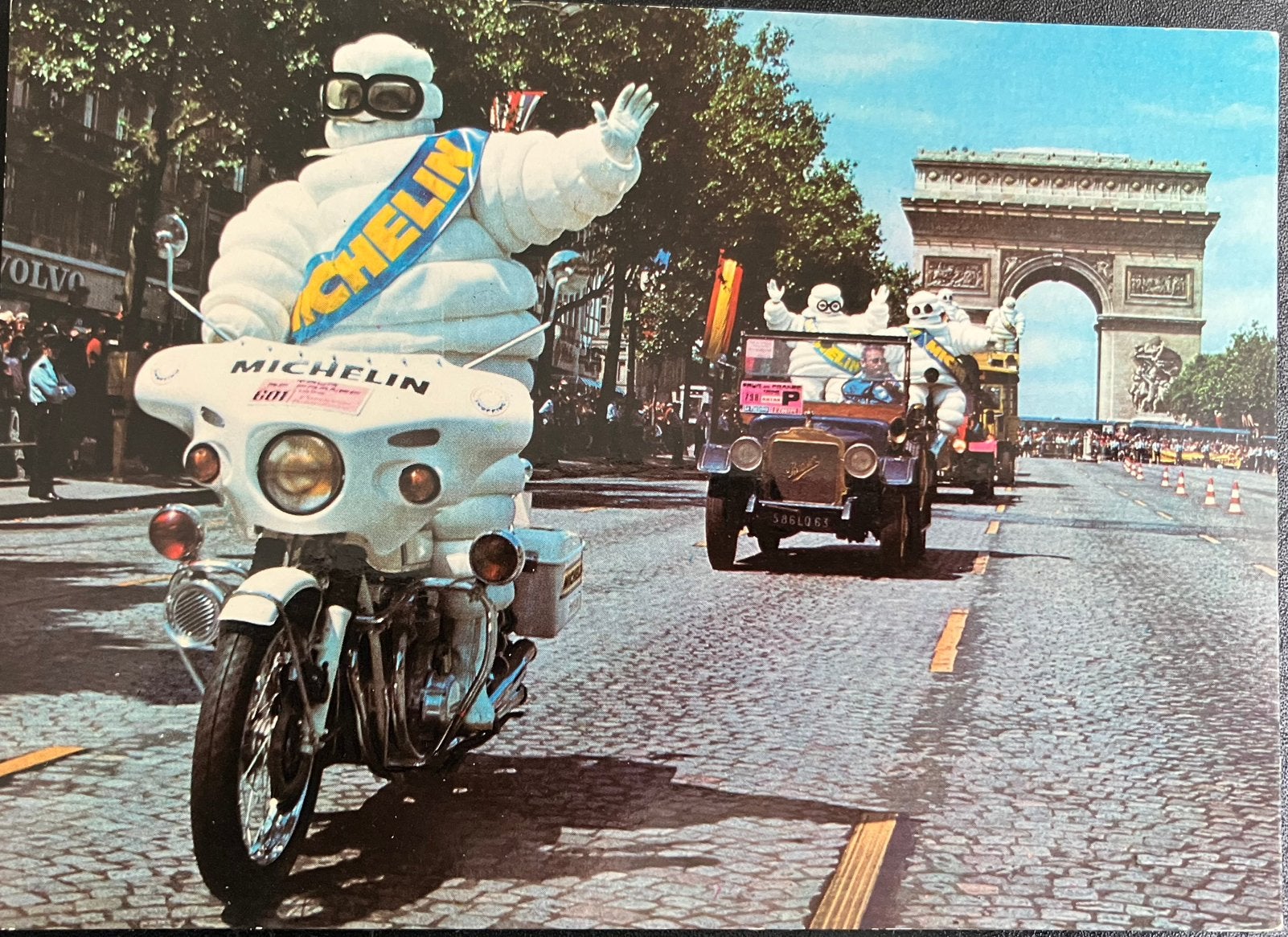 Ansichtkaart Tour de France Bibendum op motorfiets in Parijs, Verzamelen, Verzenden, 1960 tot 1980, Ongelopen, Voertuig