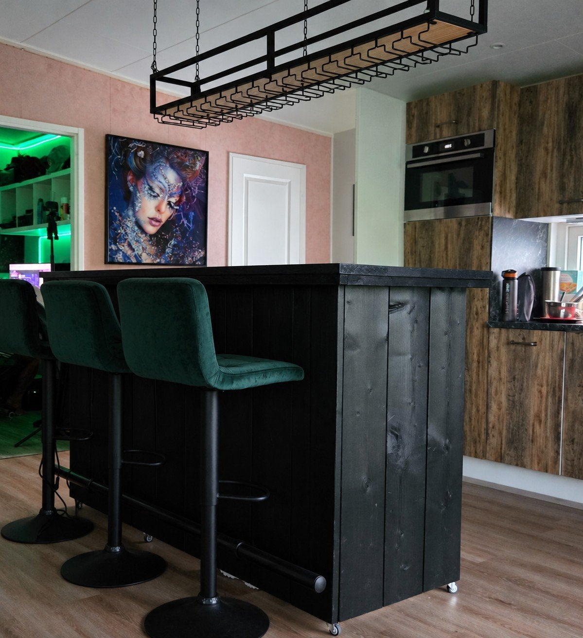 Bar Steigerhout met 4 barkrukken, Huis en Inrichting, Ophalen, Zo goed als nieuw