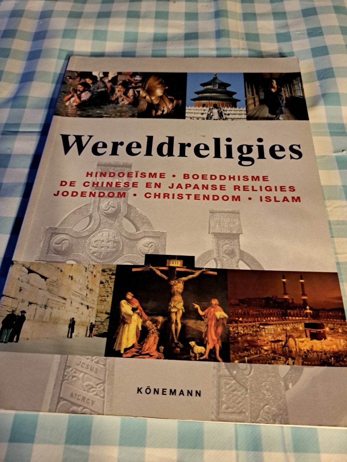D: Wereldreligies - Uitgebreid Overzicht, Boeken, Godsdienst en Theologie, Ophalen of Verzenden, Zo goed als nieuw, Könemann, Overige religies