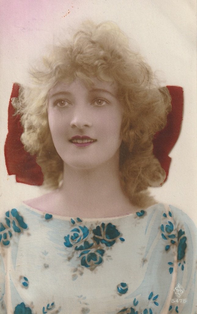 MEISJE LANG HAAR JURK UIT 1928 ZEER MOOIE KAART KO163, Ophalen of Verzenden, 1920 tot 1940, Gelopen, Overige thema's