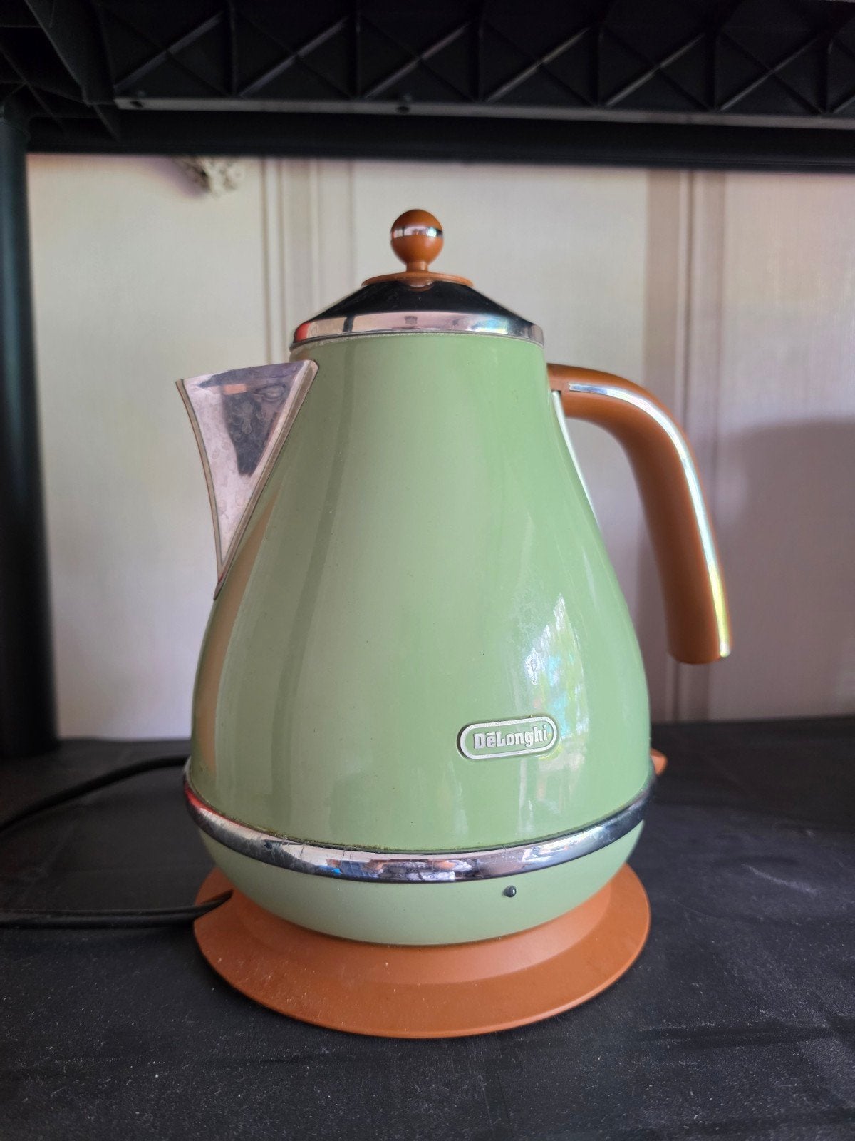 Delonghi waterkoker - Groen retro design, Witgoed en Apparatuur, Waterkokers, 1 tot 2 liter, Ophalen of Verzenden, Gebruikt, Draadloos