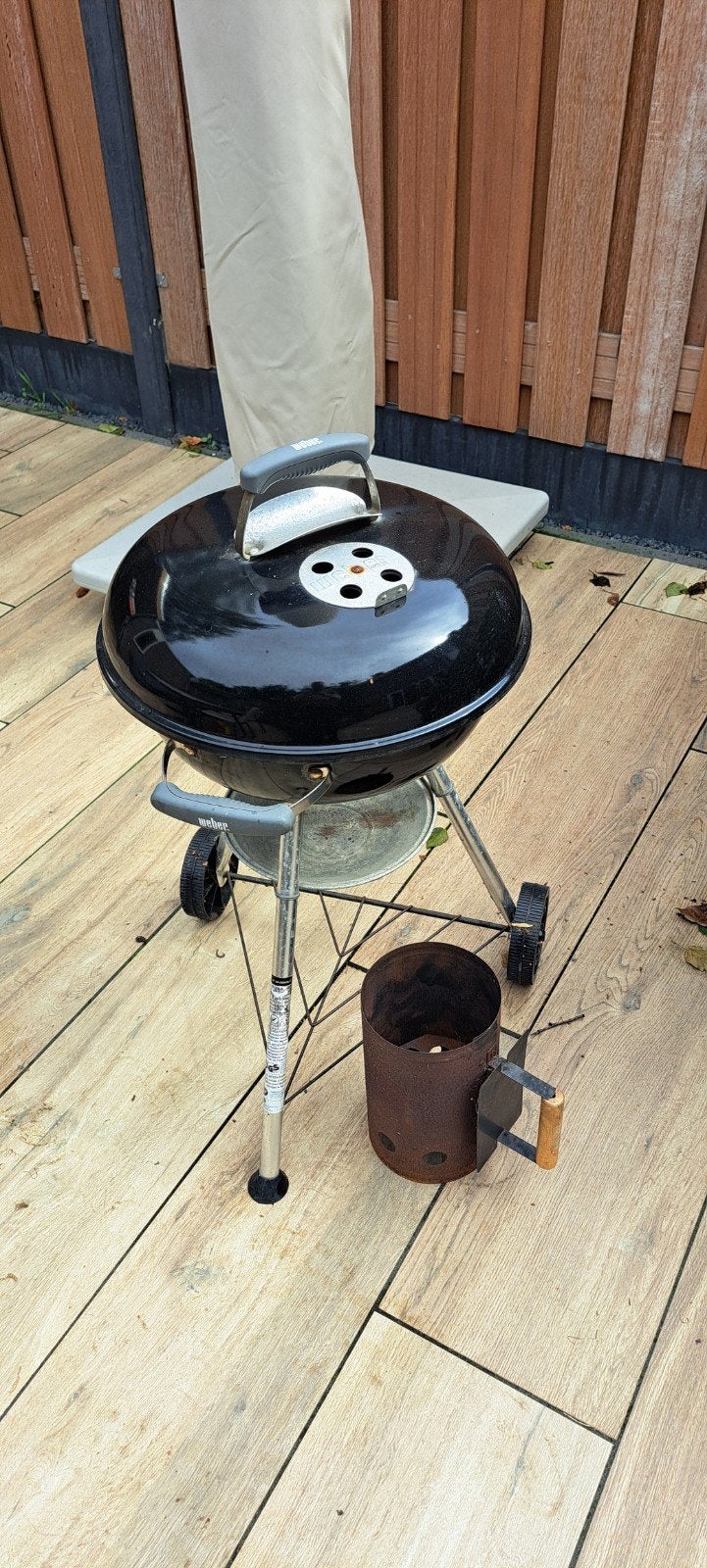 Weber Compact Kettle BBQ met brikettenstarter, Tuin en Terras, Houtskoolbarbecues, Ophalen, Gebruikt, Weber, Met accessoires