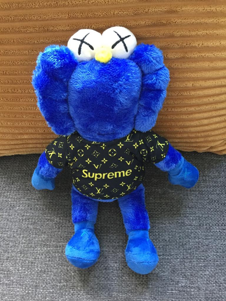 Blauwe Kaws Supreme LV Sesamstraat pluche knuffel figuur, Ophalen of Verzenden, Nieuw, Overige typen