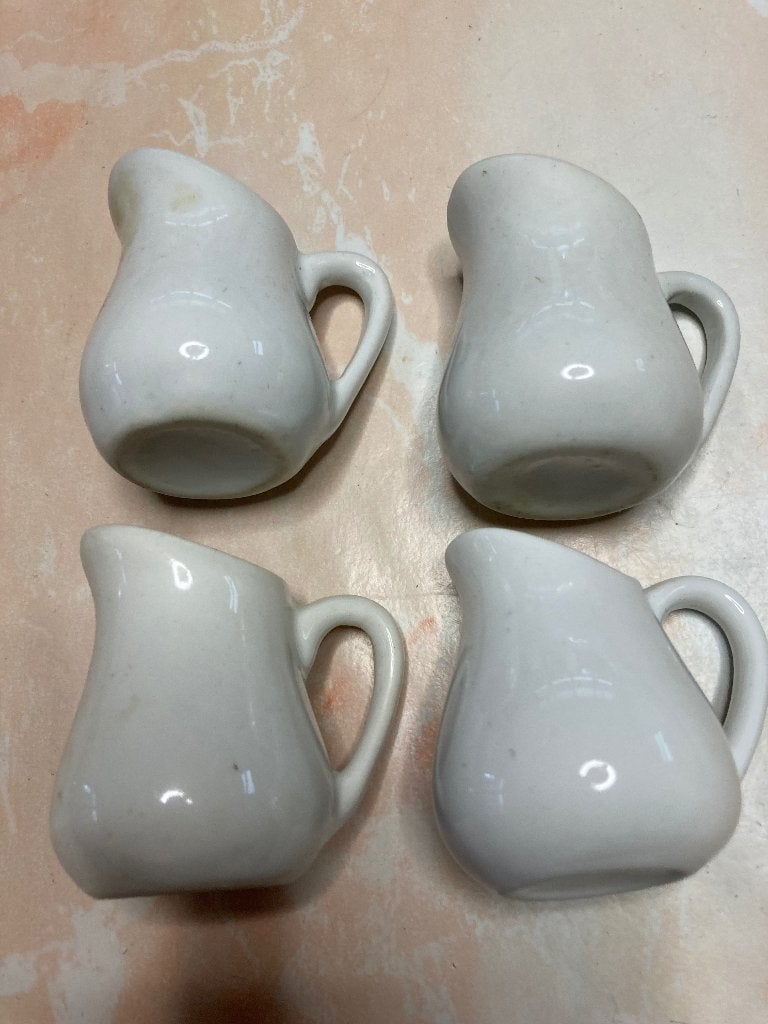 Set van 4 mini kannetjes/melkkannetjes - wit keramiek, Overige typen, Ophalen of Verzenden, Zo goed als nieuw, Klassiek