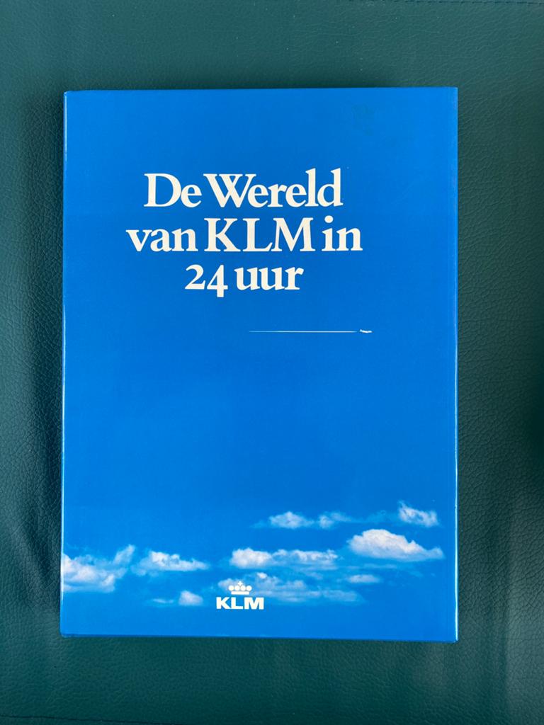 De Wereld van KLM in 24 uur - fotoboek, Boeken, Ophalen of Verzenden, Gelezen, Vliegtuig