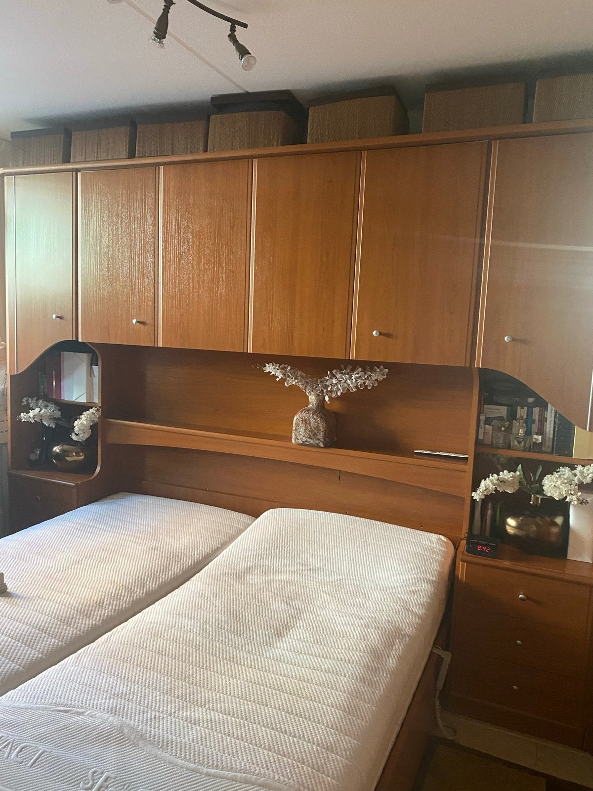 2 elektrische eenpersoons bed met ombouw en kledingkast in 1, Ophalen, Bruin, Tweepersoons, 180 cm