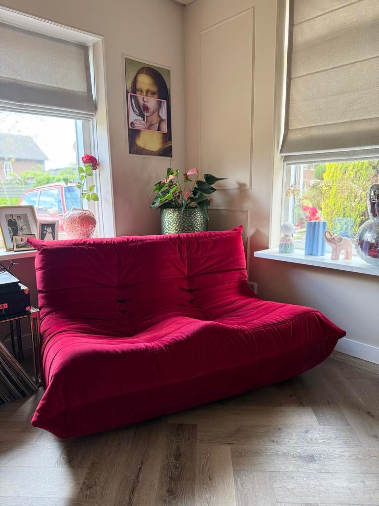Ligne roset togo rode twee zits bank - Zo goed als nieuw, Huis en Inrichting, Banken | Sofa's en Chaises Longues, Ophalen, 150 tot 200 cm