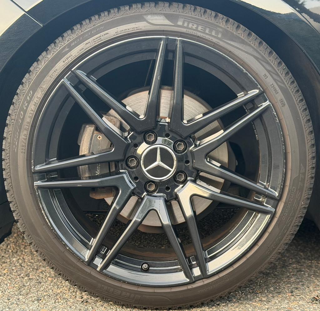 AMG 19 Inch Velgen met Zo Goed als Nieuwe Banden Mercedes, Auto-onderdelen, Ophalen