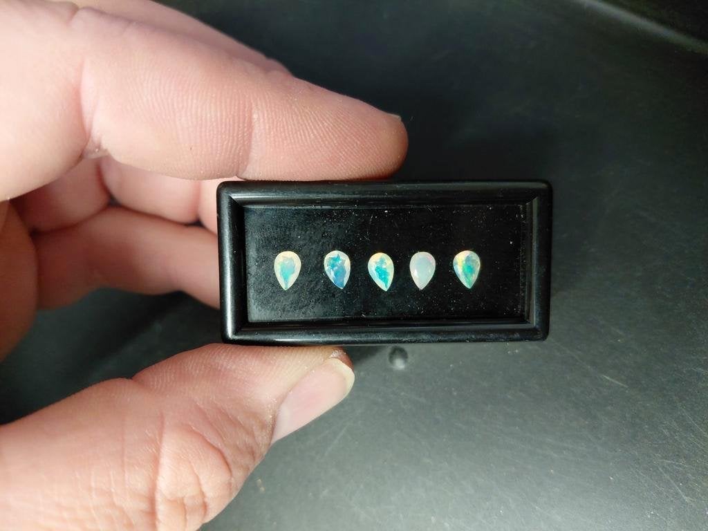 Lot met 5 facet geslepen peer opaal, Ophalen of Verzenden