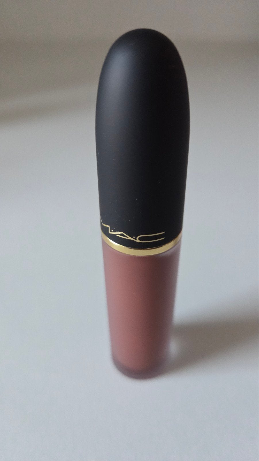 Mac Cosmetics Powder Kiss Lipstick Over The Taupe, Ophalen of Verzenden, Zo goed als nieuw, Lippen