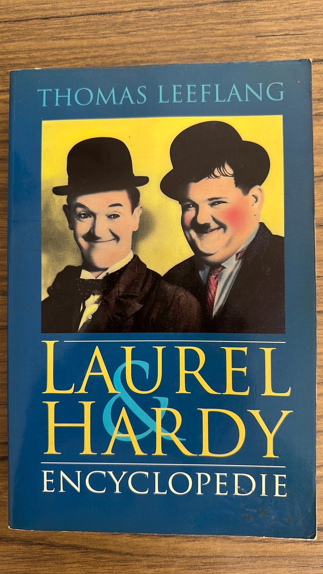 Boek laurel en hardy encyclopedie, Ophalen of Verzenden, Zo goed als nieuw