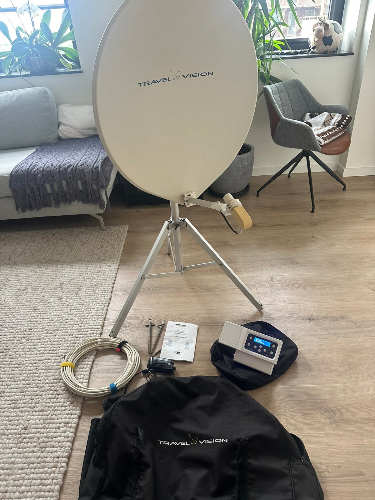 Travelvision R7 volautomatisch, Audio, Tv en Foto, Schotelantennes, Ophalen of Verzenden, Zo goed als nieuw, Overige merken