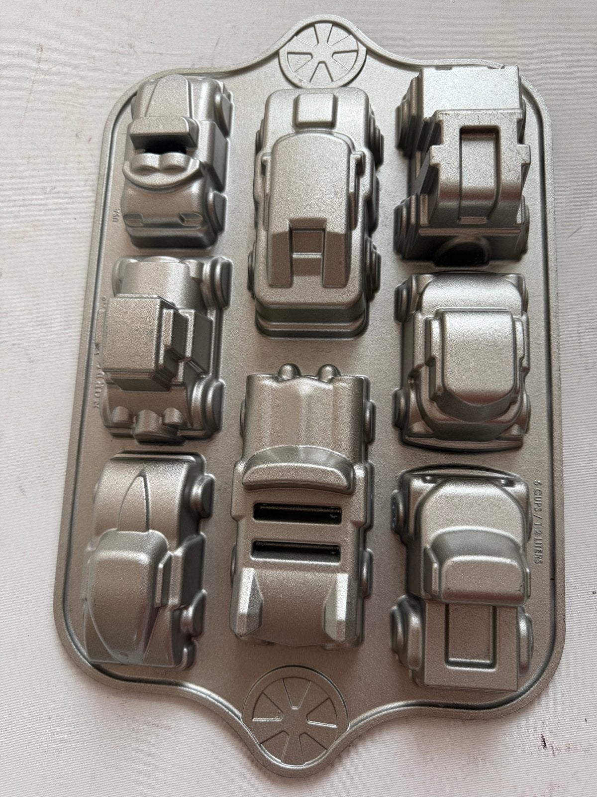Nordic ware Sweet rides classic car auto bakvorm, Ophalen of Verzenden, Zo goed als nieuw, Taarten, Bakvorm