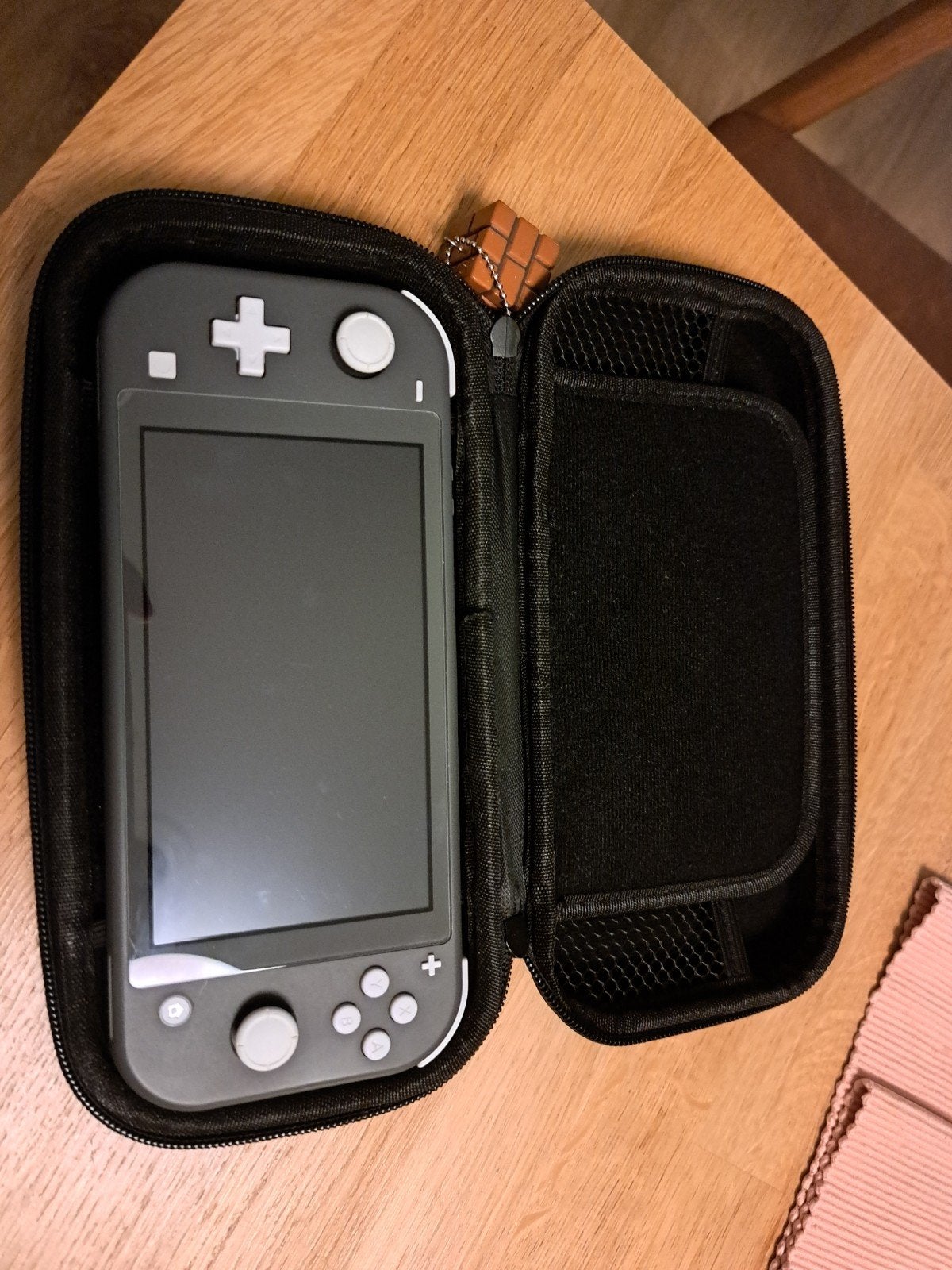 Nintendo Switch Lite Grijs met hoes, oplader en doosje, Ophalen of Verzenden, Grijs, Zo goed als nieuw, Met beschermhoes of tas