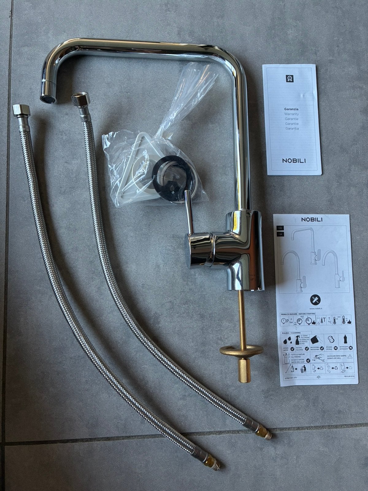 Eenhendel hoge keukenkraan van Nobili, Huis en Inrichting, Keuken | Keukenelementen, Minder dan 50 cm, Ophalen of Verzenden, Zo goed als nieuw