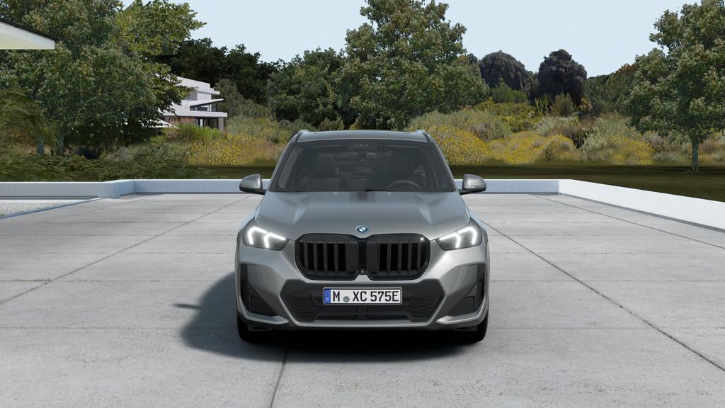 BMW X1 xDrive25e M Sport Automaat / Trekhaak / Panoramadak /, Auto's, BMW, Zwart, Leder, Bedrijf, Hybride Elektrisch/Benzine