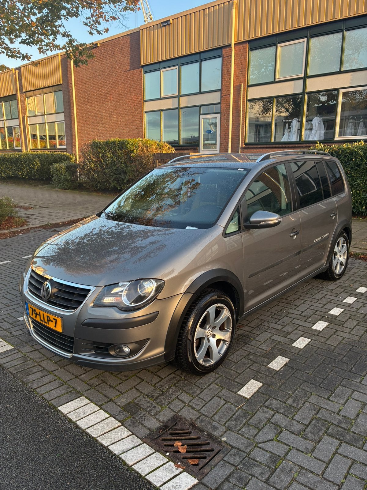 Volkswagen Touran Cross 1.4 TSI  | 7p, APK, Park | Grijs, Voorwielaandrijving, Euro 5, Stof, 1532 kg