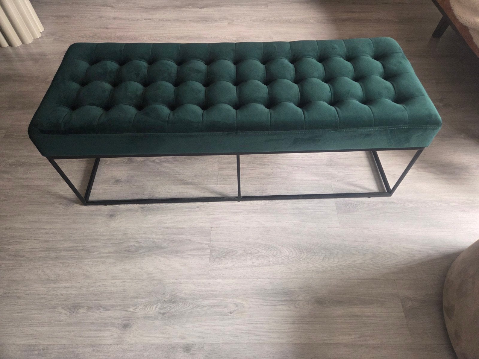 Groene velvet halbank met zwart metalen onderstel, Ophalen, Minder dan 50 cm, 100 tot 125 cm, Zo goed als nieuw