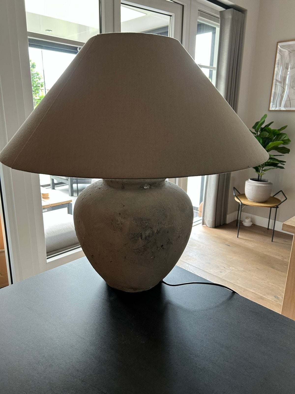 Rustieke tafellamp met stoffen kap, Ophalen of Verzenden, Gebruikt, Stof, 50 tot 75 cm