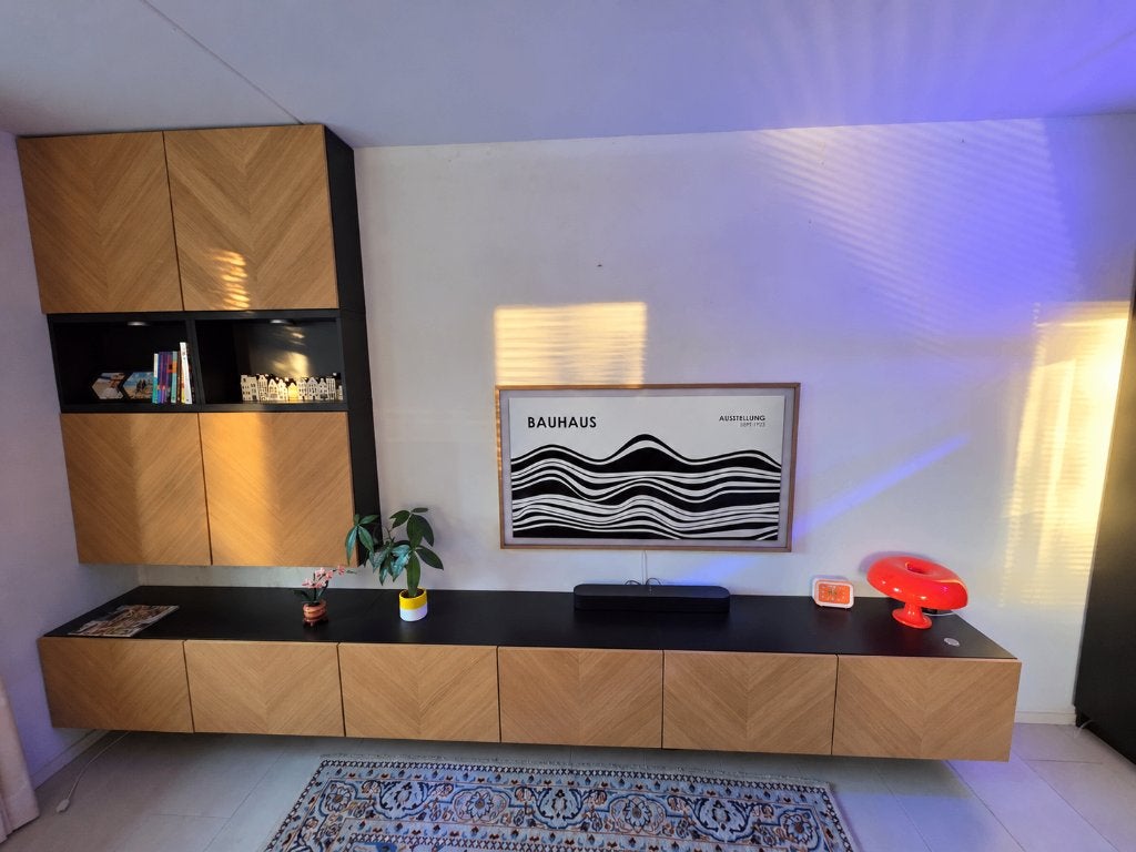 Ikea Besta TV wandmeubel met eikenfineer panelen, Ophalen, 250 tot 300 cm, Met deur(en), 200 cm of meer