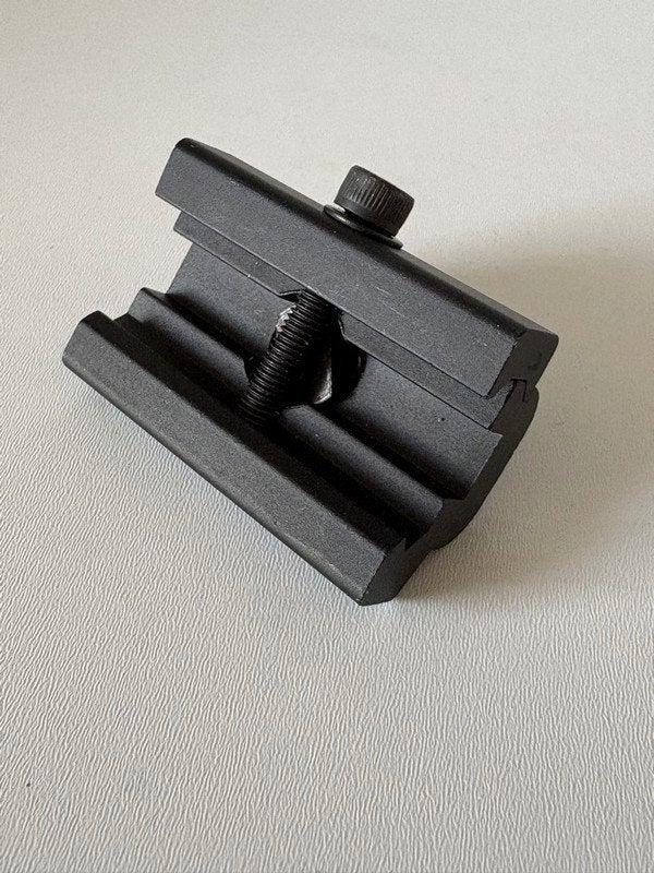 Adapter Bipod 20 mm Picatinny geweer airsoft schietsport, Ophalen of Verzenden, Zo goed als nieuw