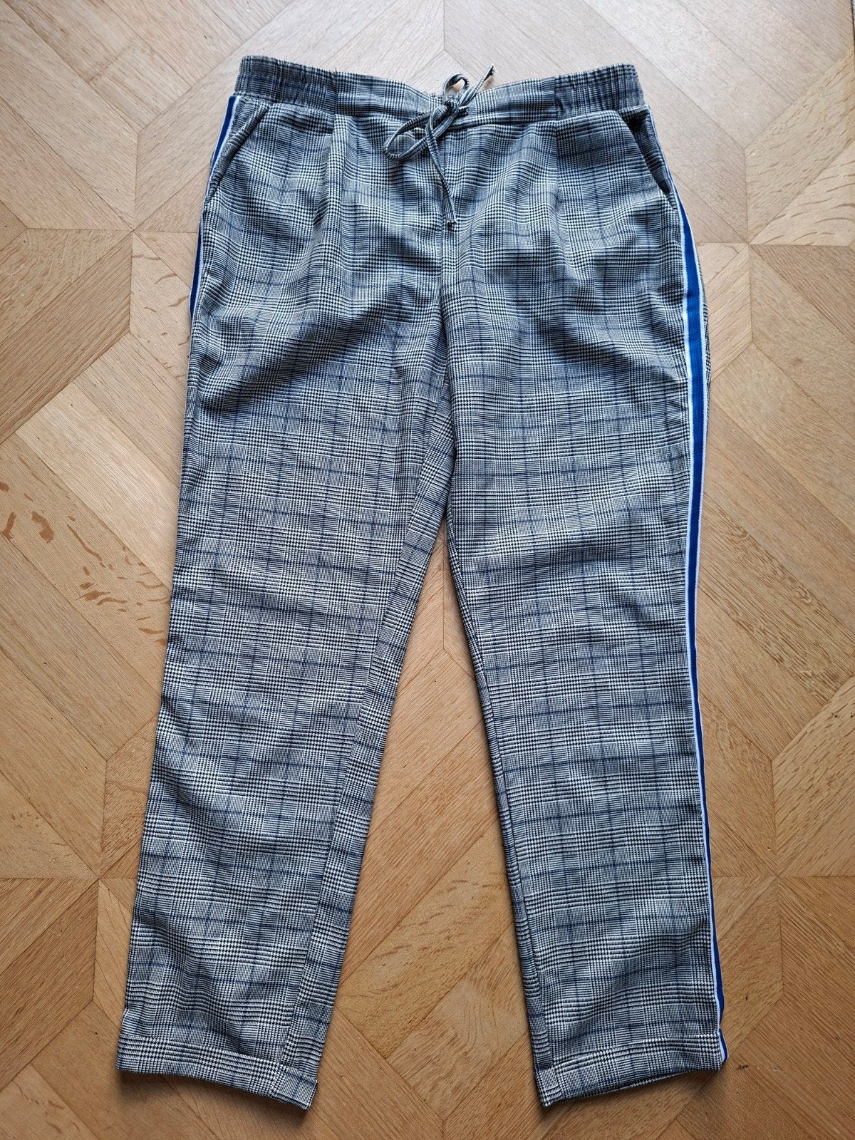 Geruite broek met blauwe streep - Maat L, Blauw, DISTRIKT NØRREBRO, Ophalen of Verzenden, Zo goed als nieuw